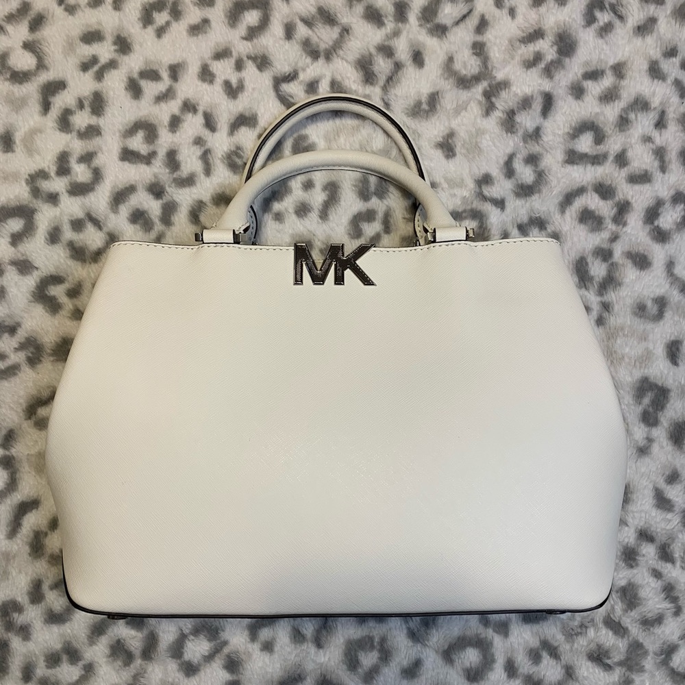 BRAND NEW Michael Kors bag in white! Comes with strap; footed; NEW condition!♥️
